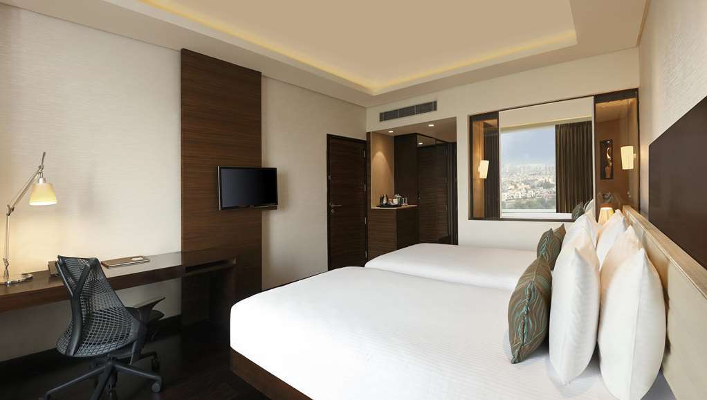Hotel Doubletree By Hilton Gurugram Baani Square Gurgaon Zimmer foto